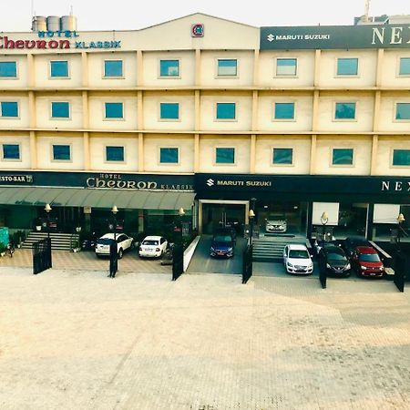 Hotel Chevron Klassik Лудхіяна Екстер'єр фото