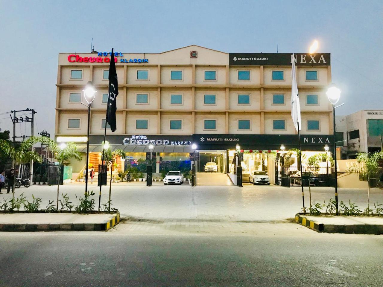 Hotel Chevron Klassik Лудхіяна Екстер'єр фото